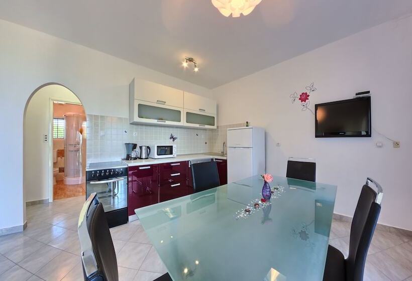 带花园景观及2个卧室的公寓, Apartments Cvita Holiday