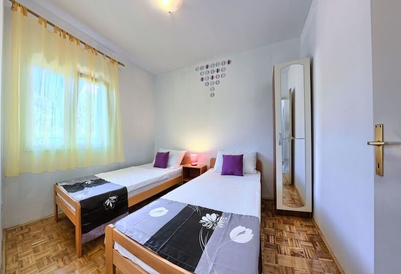 带花园景观及2个卧室的公寓, Apartments Cvita Holiday