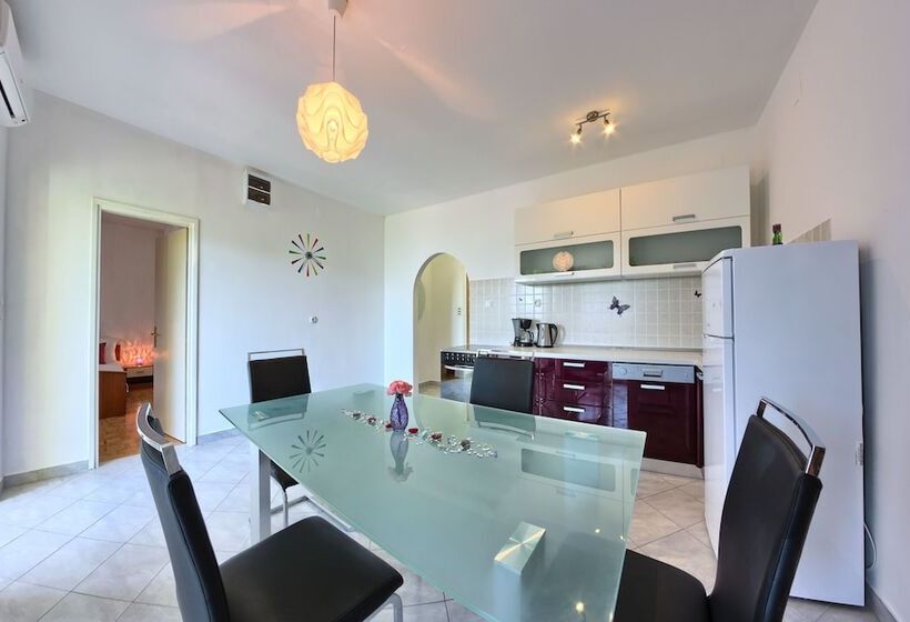 带花园景观及2个卧室的公寓, Apartments Cvita Holiday