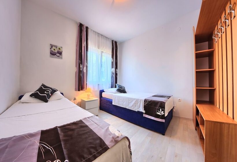 آپارتمان راحتی 1 خوابه, Apartments Cvita Holiday