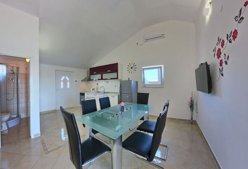 آپارتمان 4 خوابه, Apartments Cvita Holiday