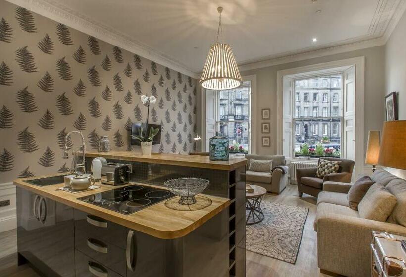 מיטת קינג בסוויטה, Haymarket Apartments