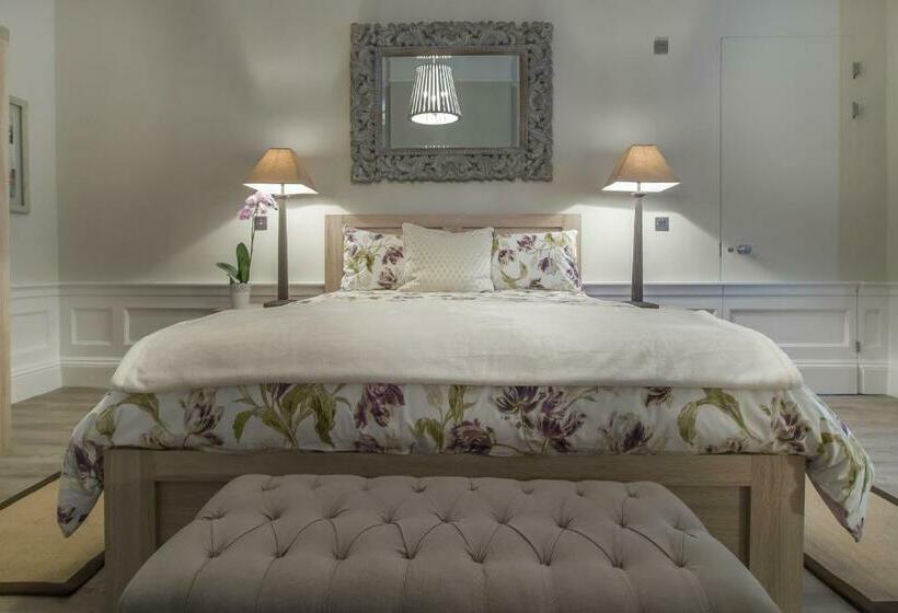 מיטת קינג בסוויטה, Haymarket Apartments