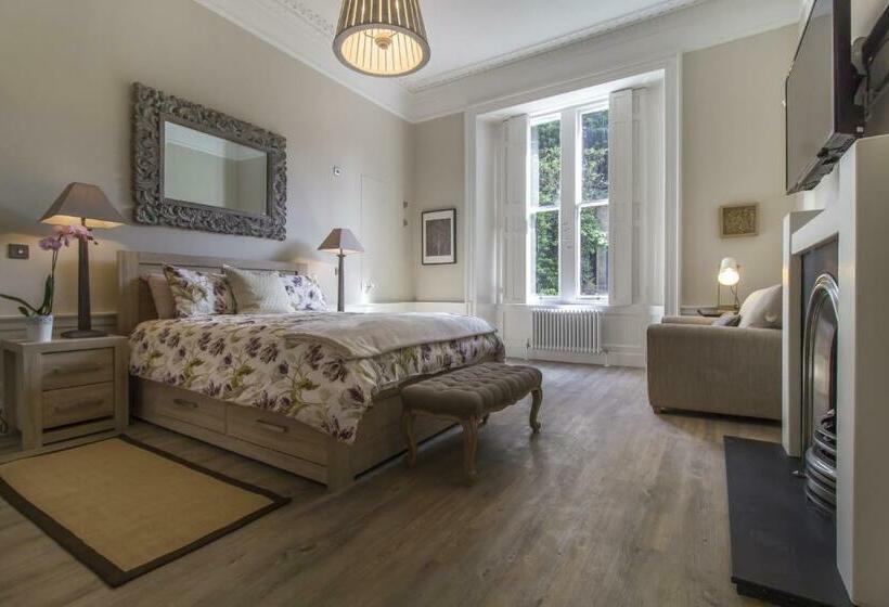 מיטת קינג בסוויטה, Haymarket Apartments