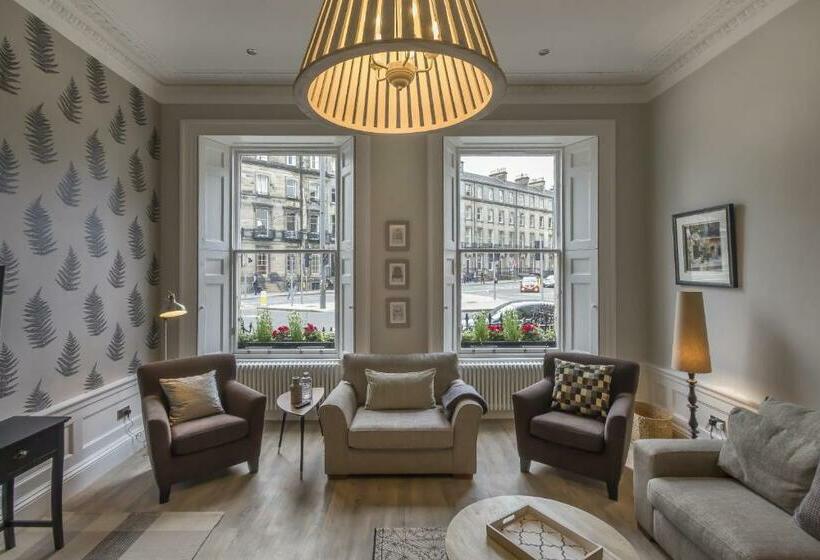 מיטת קינג בסוויטה, Haymarket Apartments