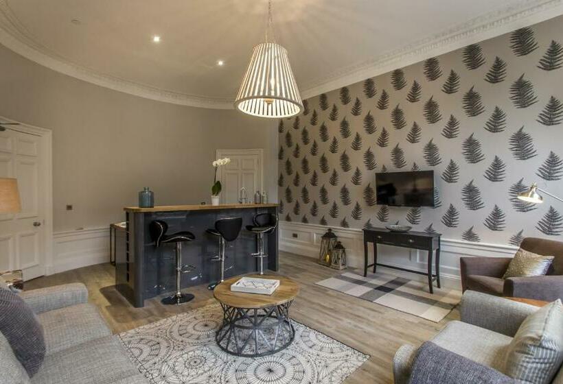 מיטת קינג בסוויטה, Haymarket Apartments