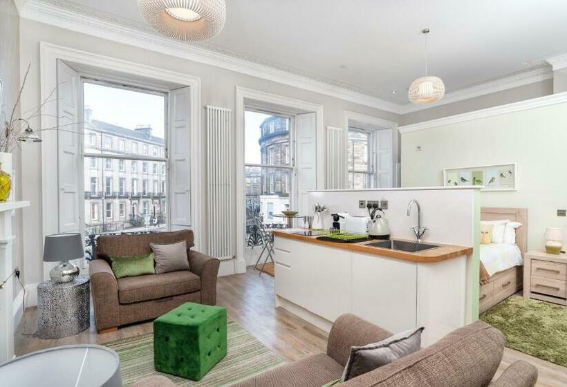 Полулюкс, Haymarket Apartments