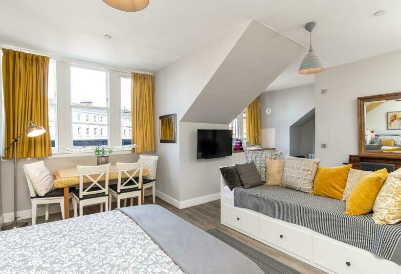 סוויטה, Haymarket Apartments