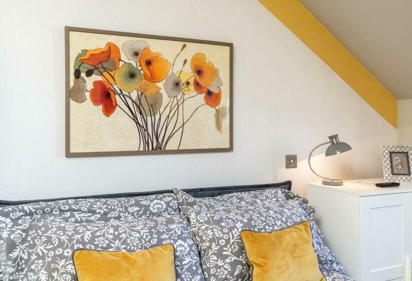 סוויטה, Haymarket Apartments