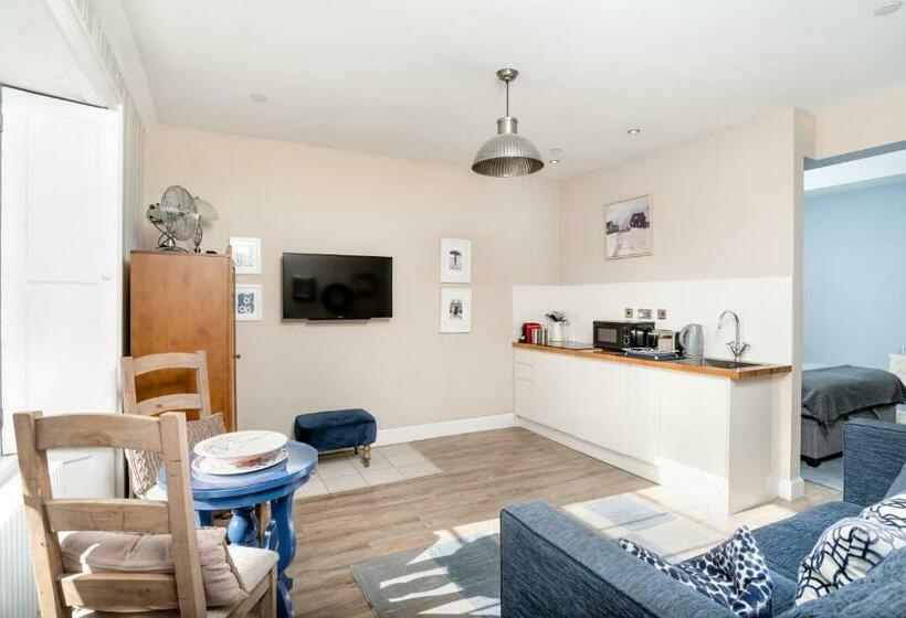 סוויטה, Haymarket Apartments