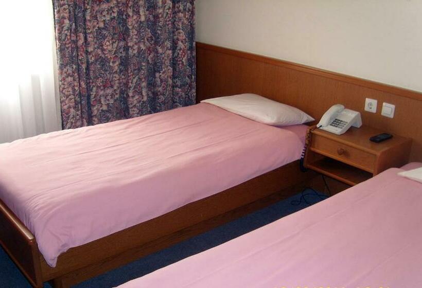 اتاق استاندارد, De Foetz