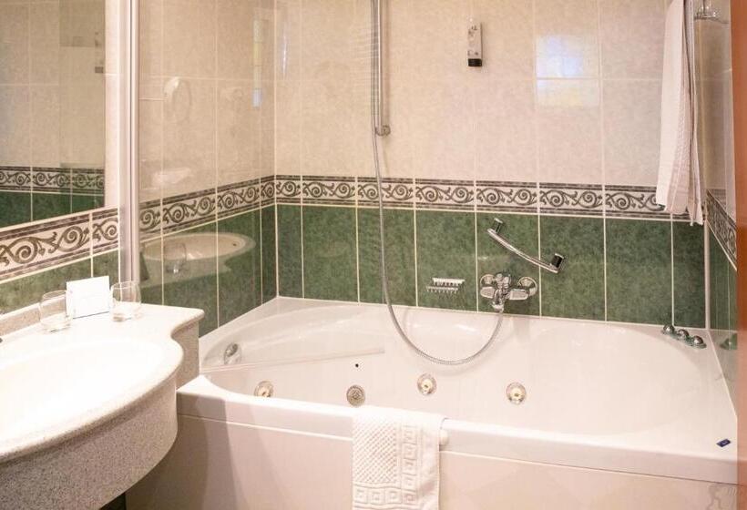 سوییت جونیور, Domaine De La Forêt