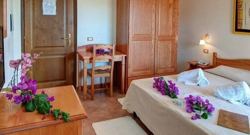 Perhehuone, I Ginepri