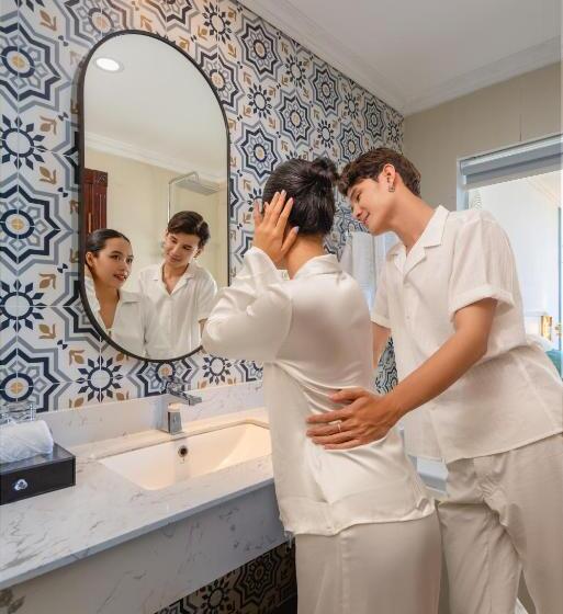 اتاق لوکس سه تخته, Paracel Danang