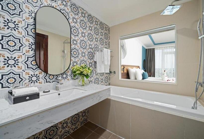 سوییت با چشمانداز دریا, Paracel Danang