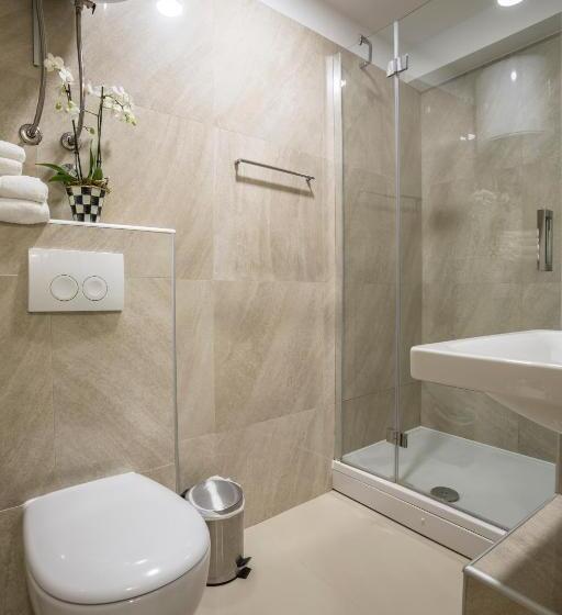 חדר אקונומי, Centro Di Centri Rooms