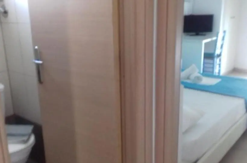 استودیوی استاندارد, Smaragdi Studios And Rooms