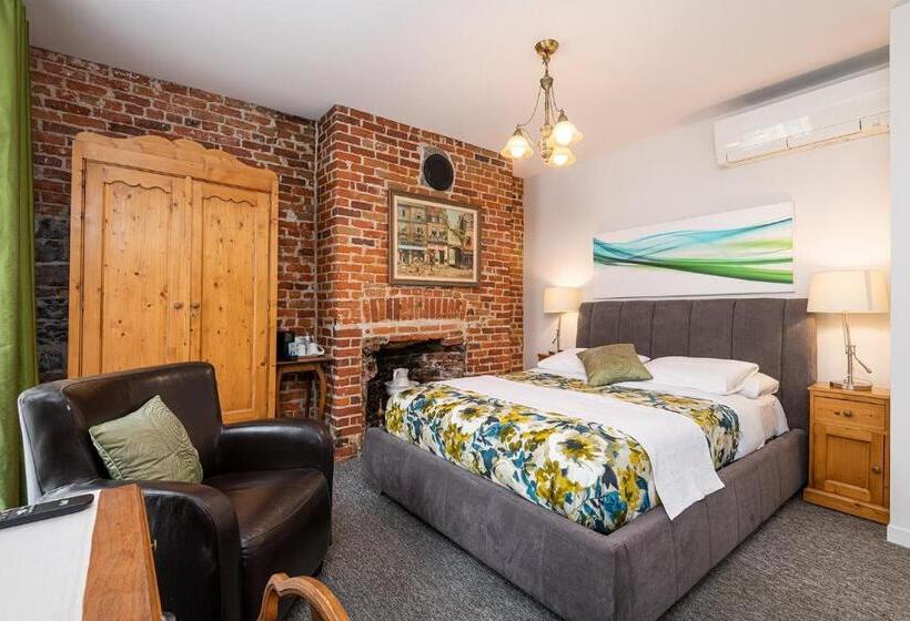 اتاق لوکس خانوادگی, Le Coureur Des Bois