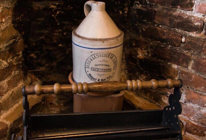 اتاق لوکس خانوادگی, Le Coureur Des Bois