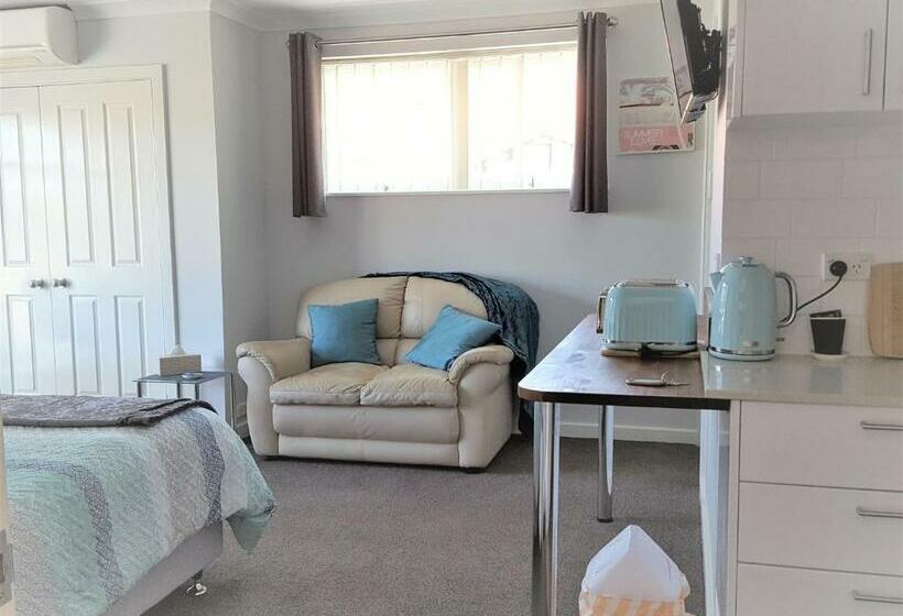 デラックススイート, Palm Beach Guest House