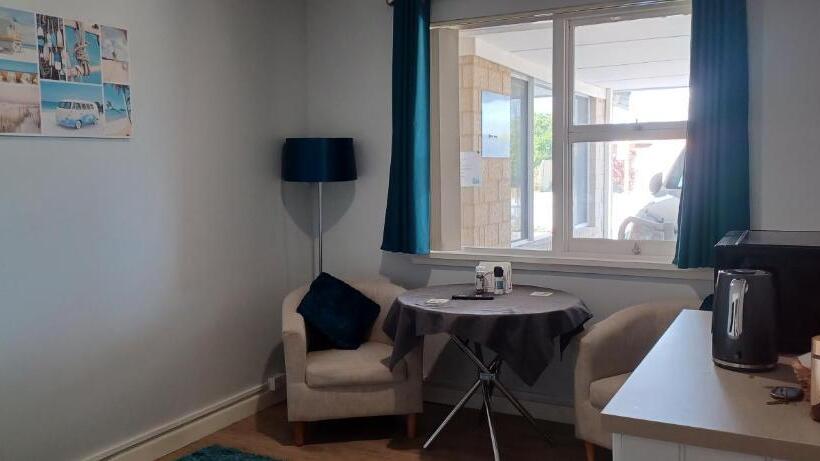 デラックススイート, Palm Beach Guest House