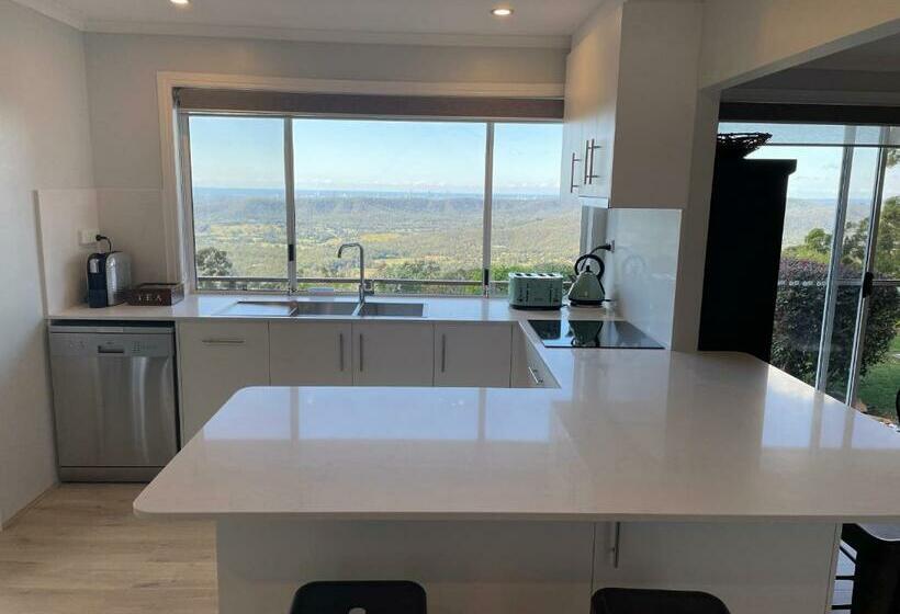 ３ベッドルームハウス, The Hillside Retreat