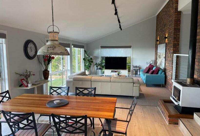 ３ベッドルームハウス, The Hillside Retreat