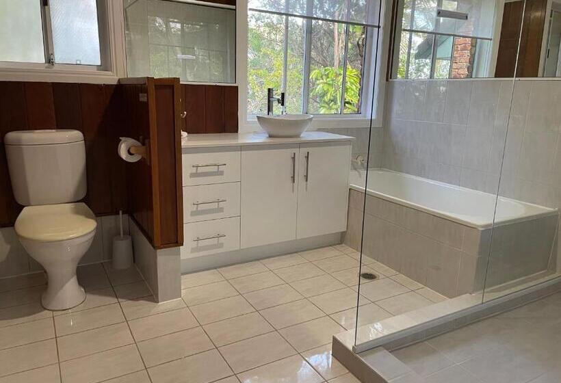 ３ベッドルームハウス, The Hillside Retreat