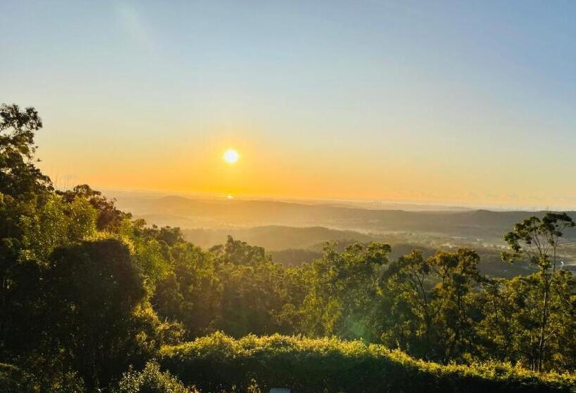 ３ベッドルームハウス, The Hillside Retreat