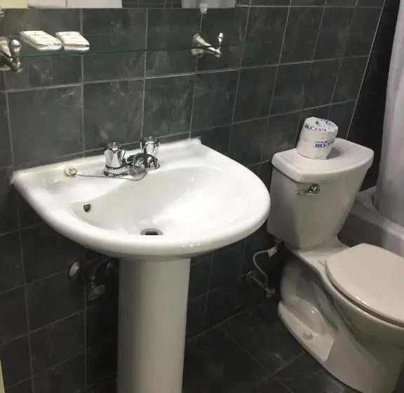 Standard Kolmen Hengen Huone, Century Motel