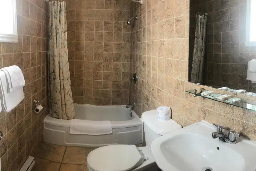 Standard Kolmen Hengen Huone, Century Motel