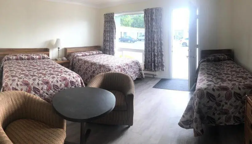 Standard Kolmen Hengen Huone, Century Motel
