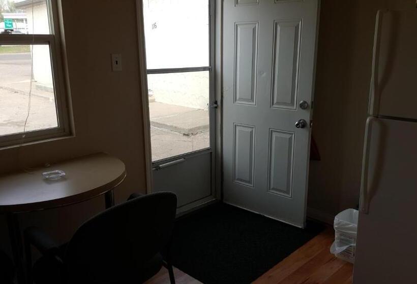 غرفة قياسية فردية, Hat Motel