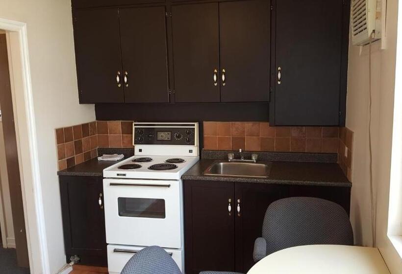 غرفة قياسية فردية, Hat Motel