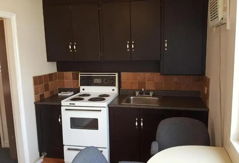 اتاق استاندارد یک نفره, Hat Motel
