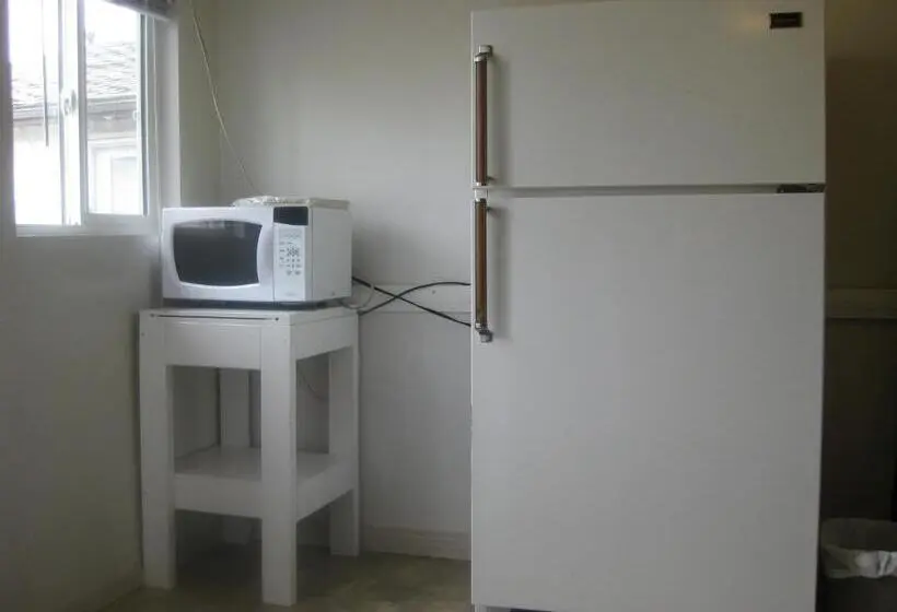اتاق استاندارد, Hat Motel