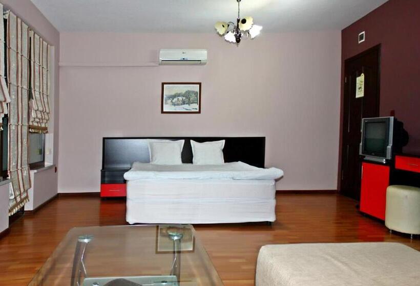 小型套房带阳台, Berito