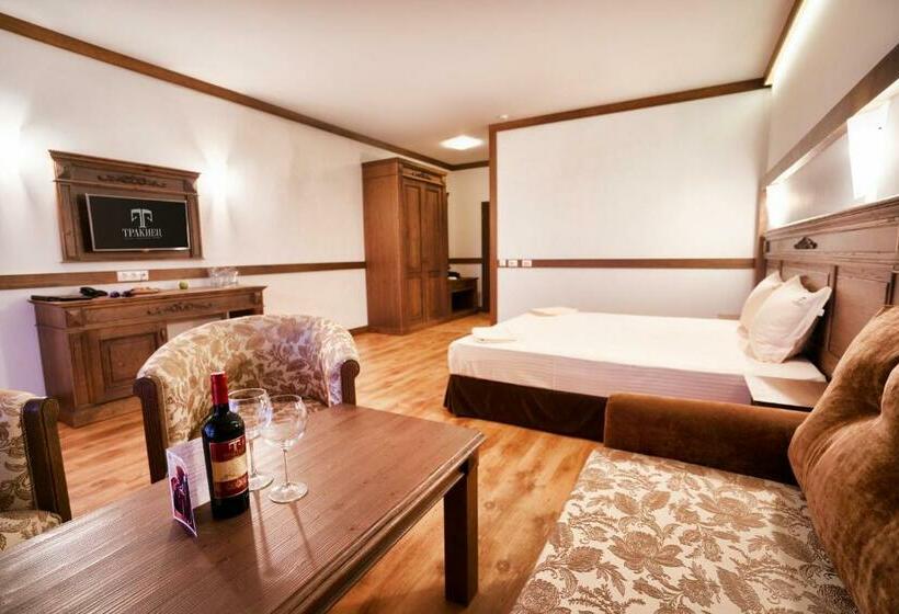 إستوديو ديلوكس, Boutique Complex Trakiets
