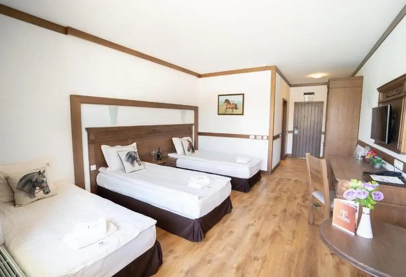 Habitació Triple Deluxe, Boutique Complex Trakiets