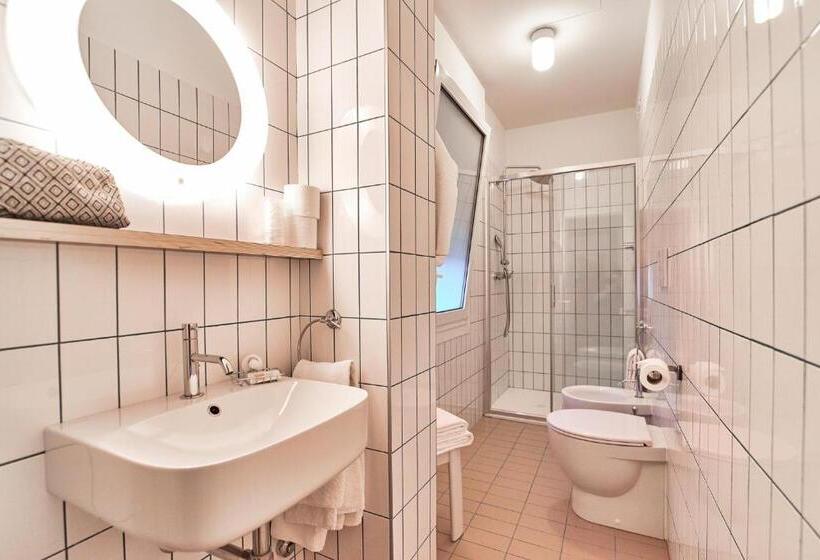 디럭스 패밀리 룸, Concordia