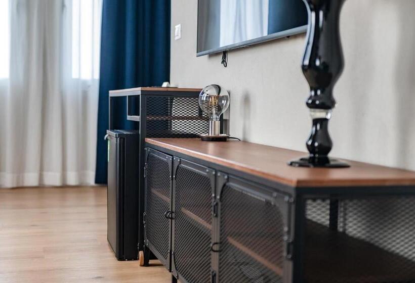 패밀리 룸 측면 바다 전망, Concordia