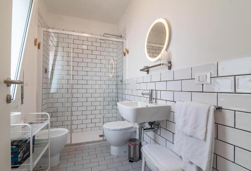 디럭스 트리플 룸, Concordia