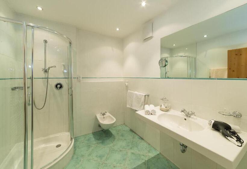 Полулюкс с Балконом, Hellweger