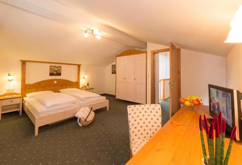 Полулюкс с Балконом, Hellweger