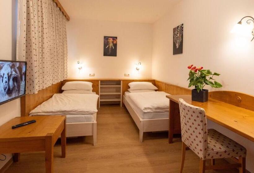 Семейный Номер, Hellweger