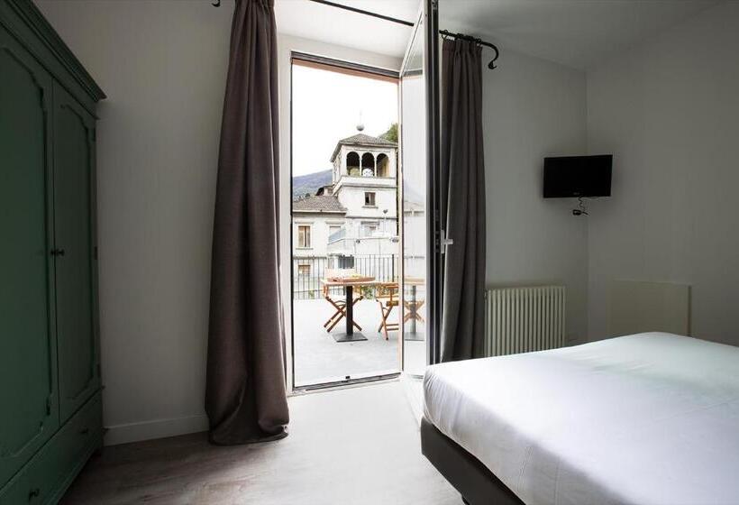 غرفة قياسية مزوَّدة بتراس, Orso Bruno