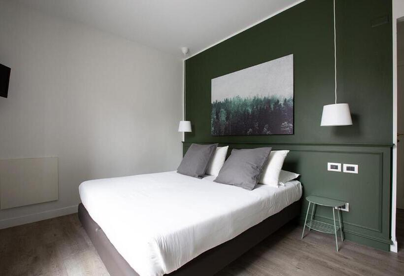 غرفة قياسية مزوَّدة بتراس, Orso Bruno