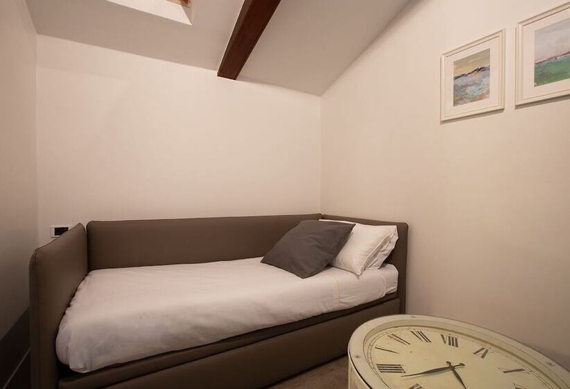 غرفة قياسية رباعية, Orso Bruno