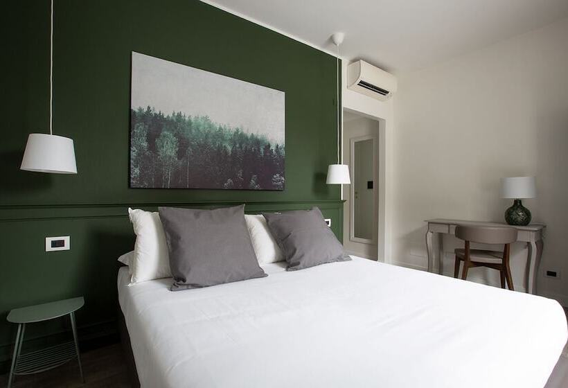 غرفة قياسية مزوَّدة بتراس, Orso Bruno