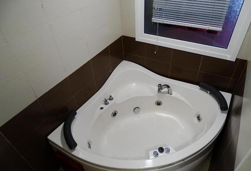 バスタブ付きスタンダードルーム, Paralax